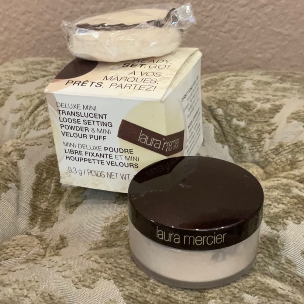 Laura Mercier Deluxe Mini Translucent Setting Powder with Velour Puff